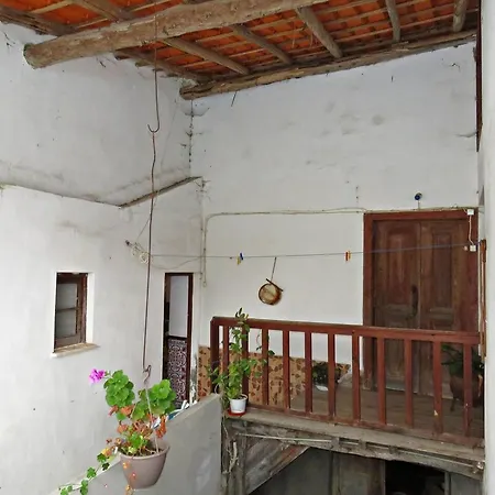 בית נופש Charming House In Miranda Do Corvo + Spacious Terrace *