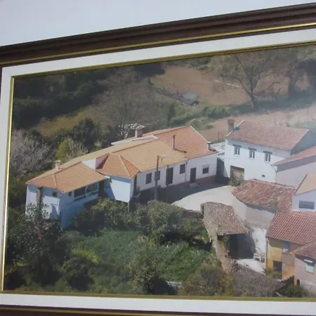 Charming House In Miranda Do Corvo + Spacious Terrace בית נופש