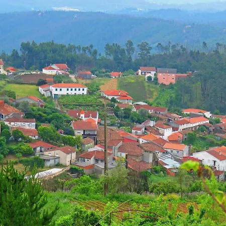 Charming House In Miranda Do Corvo + Spacious Terrace בית נופש Vale de Colmeias