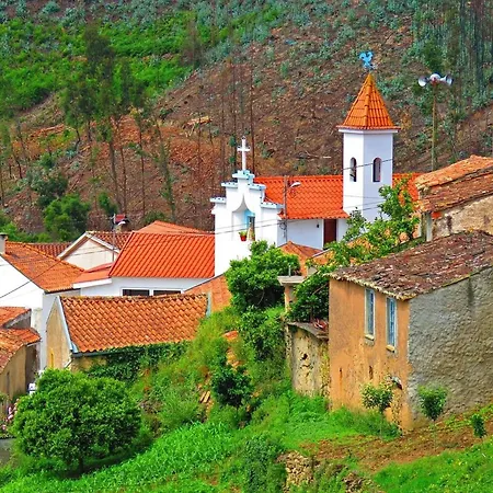 Charming House In Miranda Do Corvo + Spacious Terrace Дом отдыха *