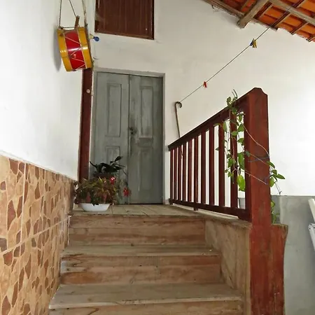 Charming House In Miranda Do Corvo + Spacious Terrace Casa de Férias Vale de Colmeias