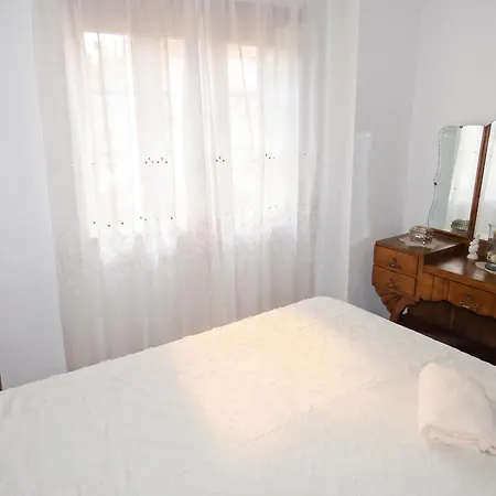 Charming House In Miranda Do Corvo + Spacious Terrace Vale de Colmeias