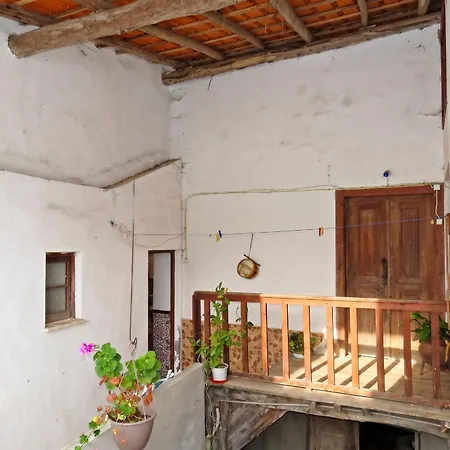 Дом отдыха Charming House In Miranda Do Corvo + Spacious Terrace Vale de Colmeias