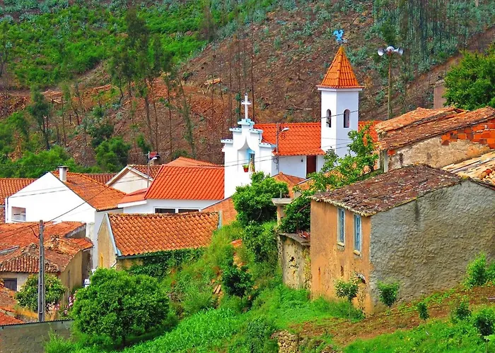 Charming House In Miranda Do Corvo + Spacious Terrace بيت للعطل *