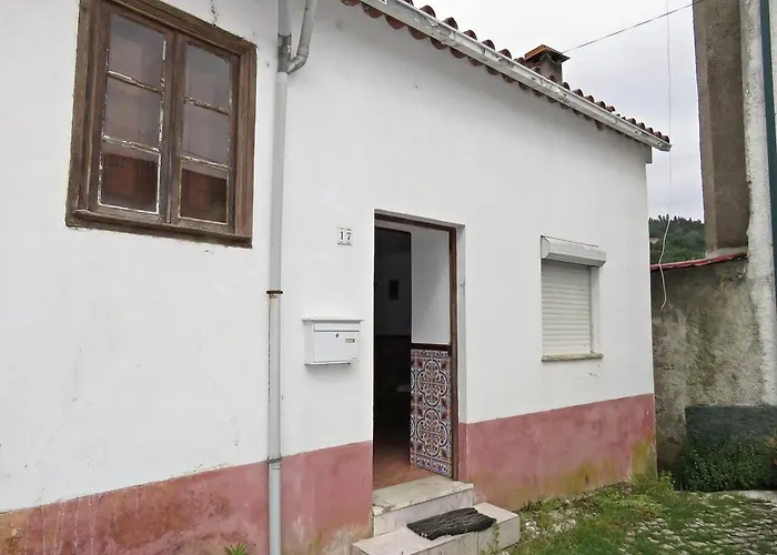 別荘 Charming House In Miranda Do Corvo + Spacious Terrace *