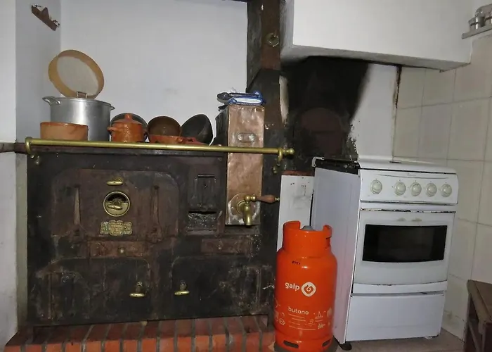 Charming House In Miranda Do Corvo + Spacious Terrace 別荘 Vale de Colmeias